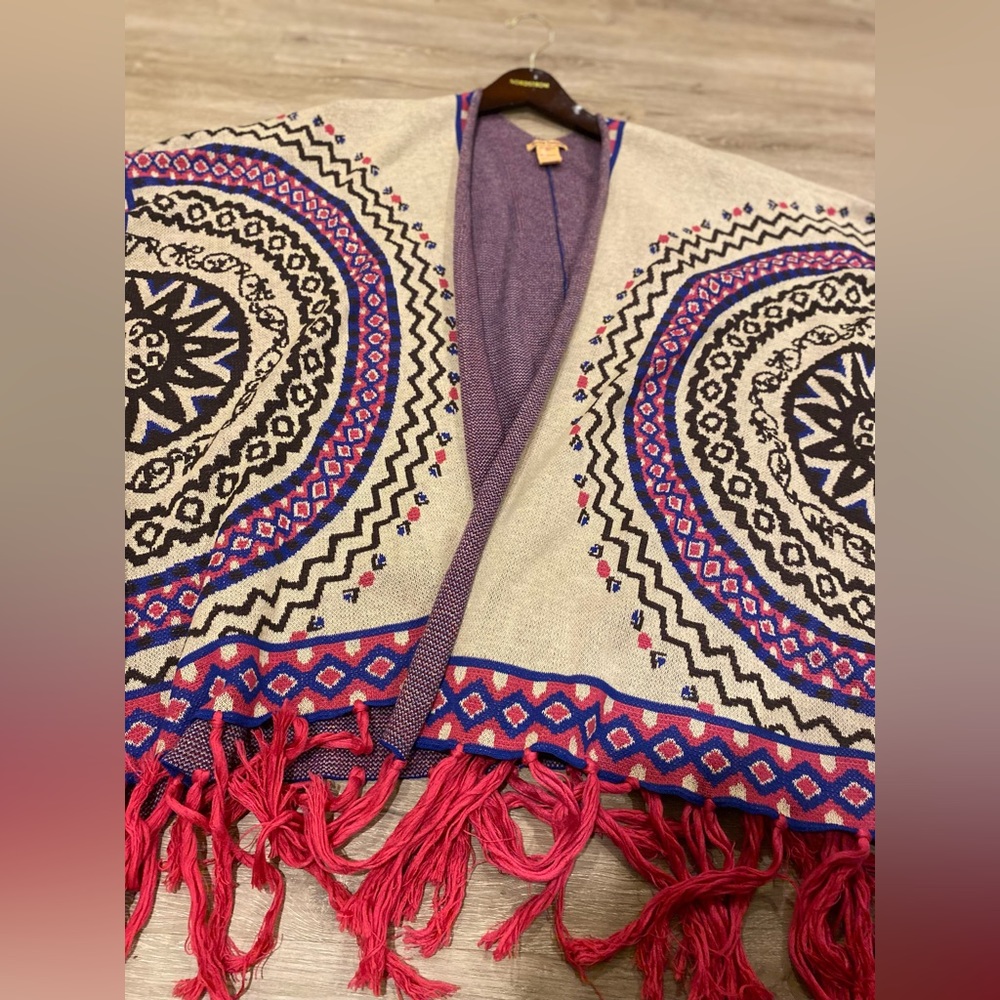 Open Front Aztec Pattern Poncho Sweater - Picture 6 of 9
